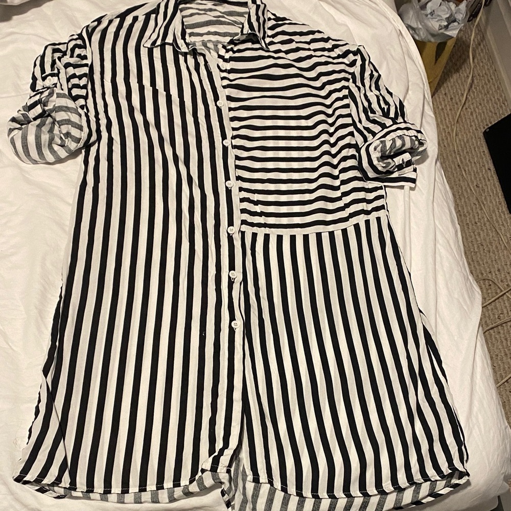 Casa Donna Black and White Striped Button-Up blouse size medium EUC